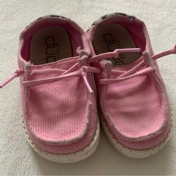 2 PAIR WENDY HEY DUDE SHOES SUPER ADORABLE COLLECTION. - Picture 4 of 6